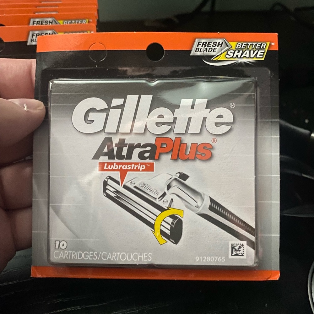 Gillette AtraPlus Razor Blades (10 Razors Per Box) 10 Boxes x 10 = 100 Razors - Picture 2 of 4